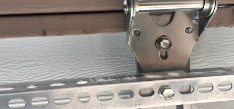 commercial garage door hinges repair in Niagara Falls